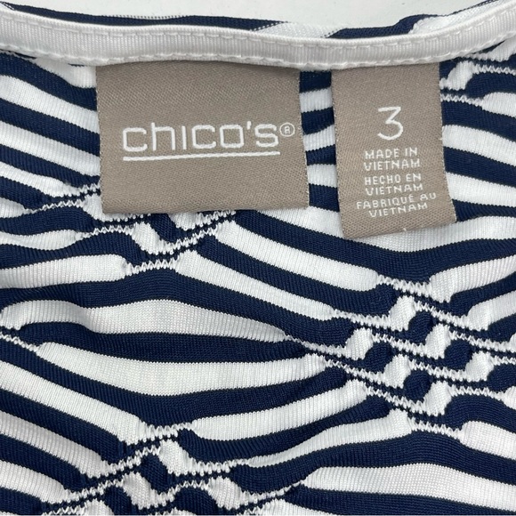 Chicos Raised Abstract Top - Picture 4 of 5